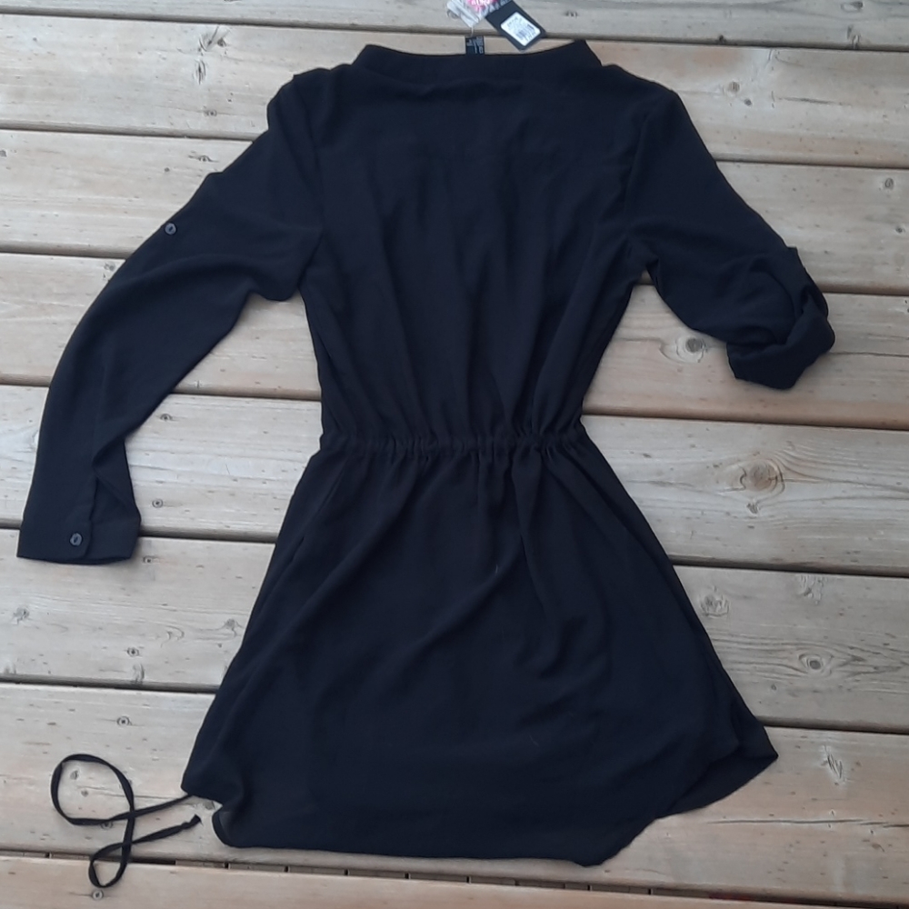Dress - Picture 9 of 9